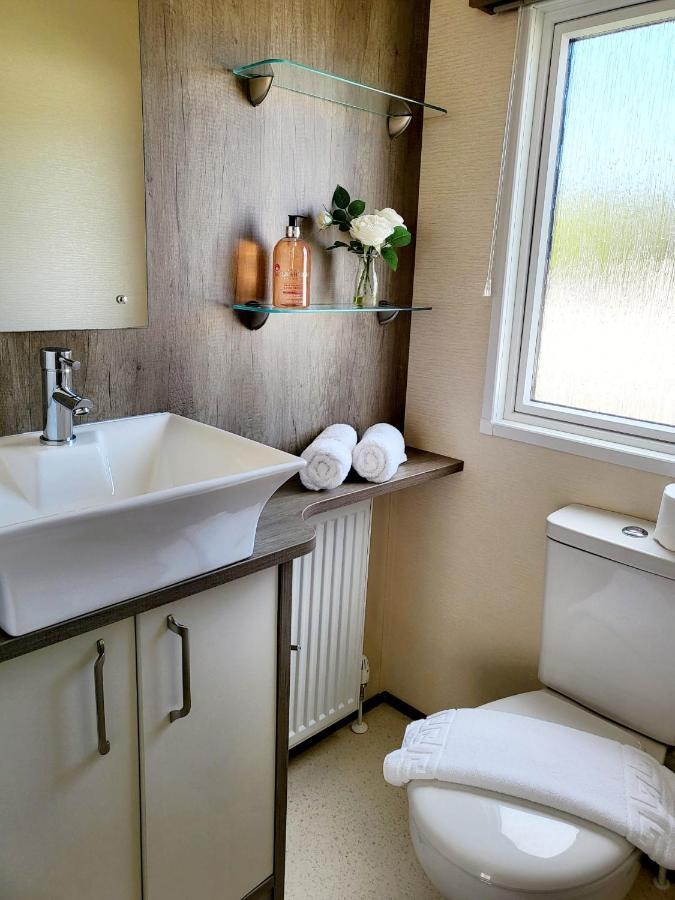 Luxury Woodland Retreat Holiday Home - Shorefield Country Park Downton  Екстериор снимка